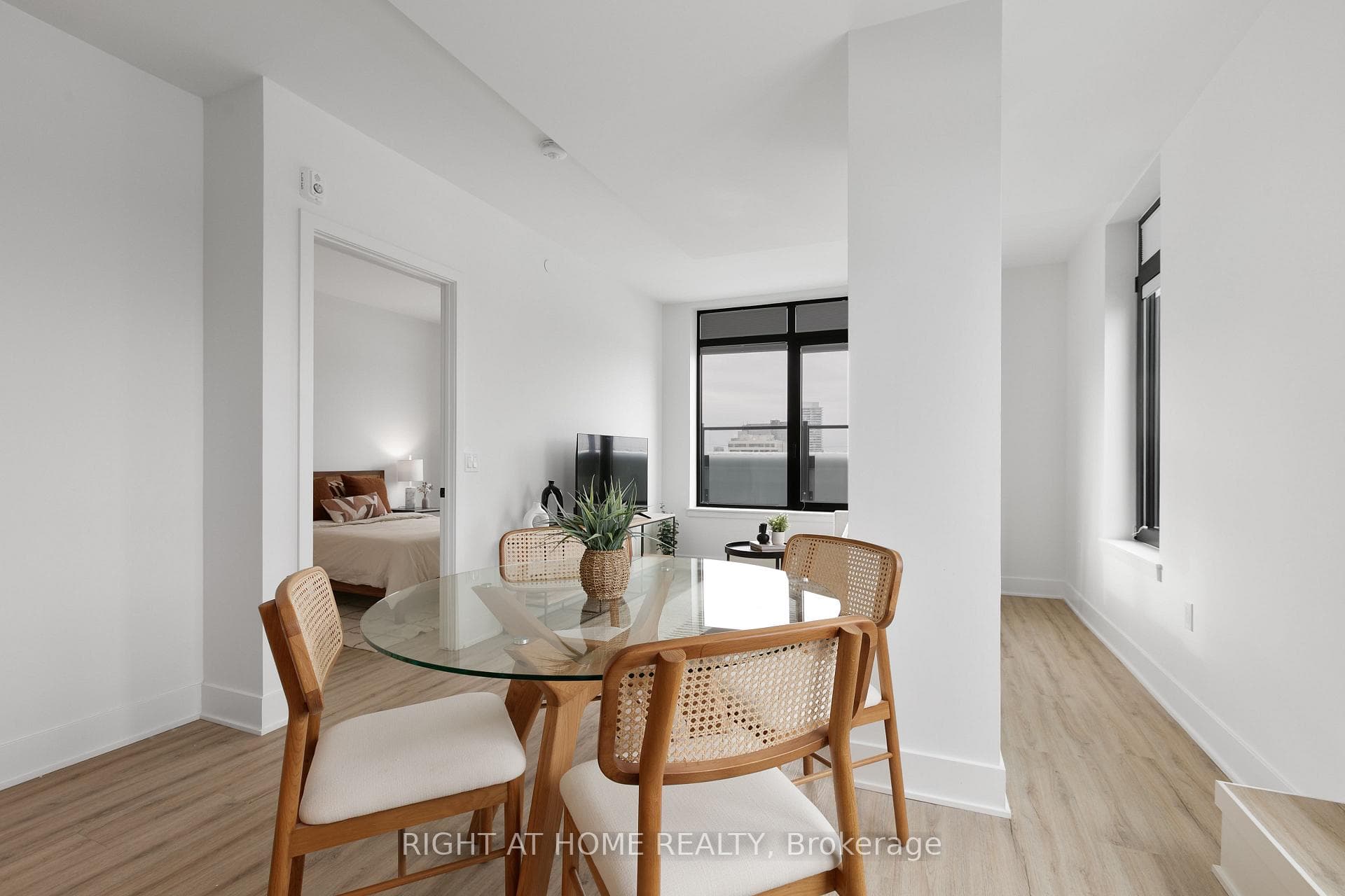377 Winona Avenue Unit 607 photo 13