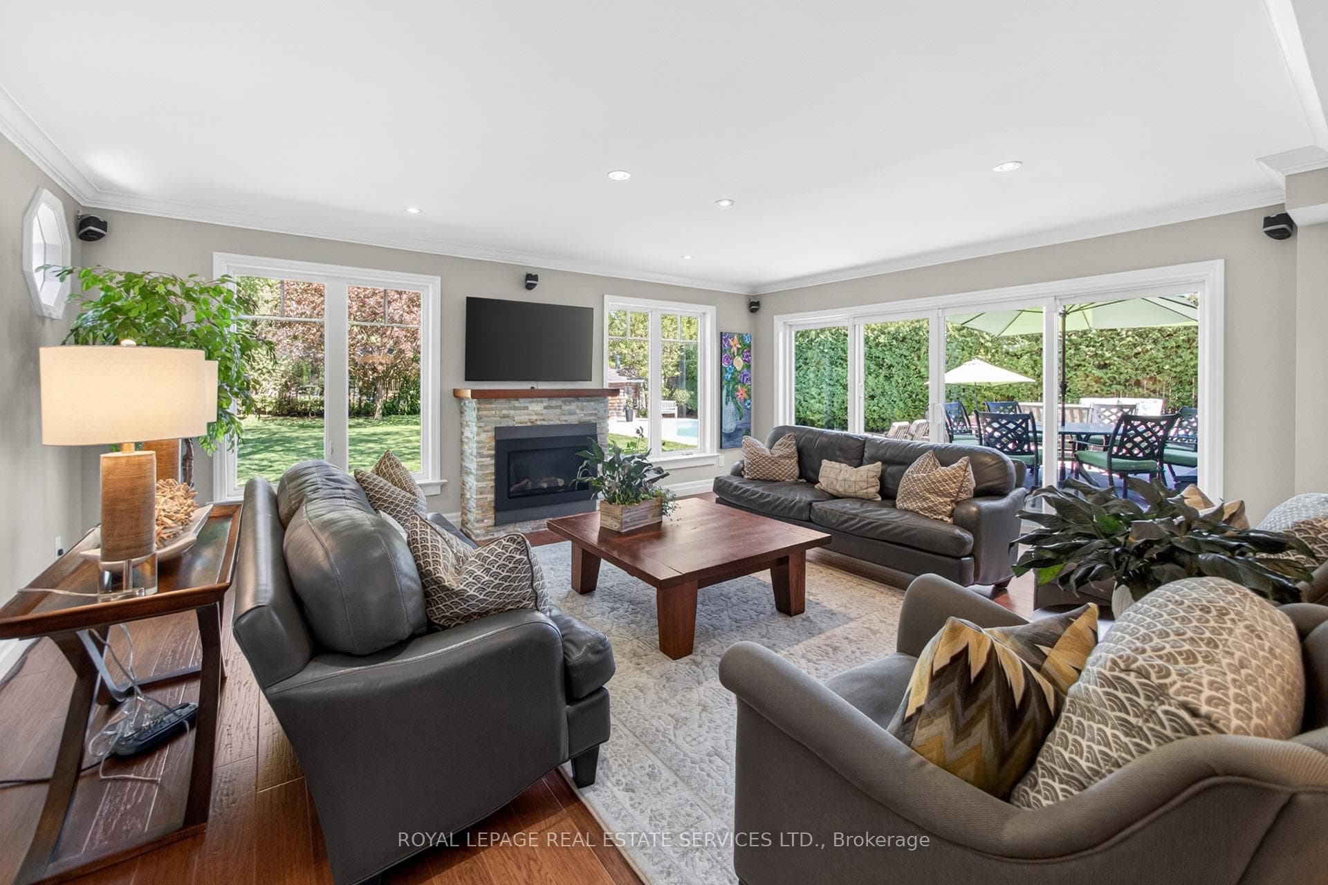 1705 Mazo Crescent photo 12
