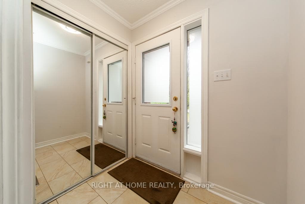 217 Rosanna Crescent photo 2