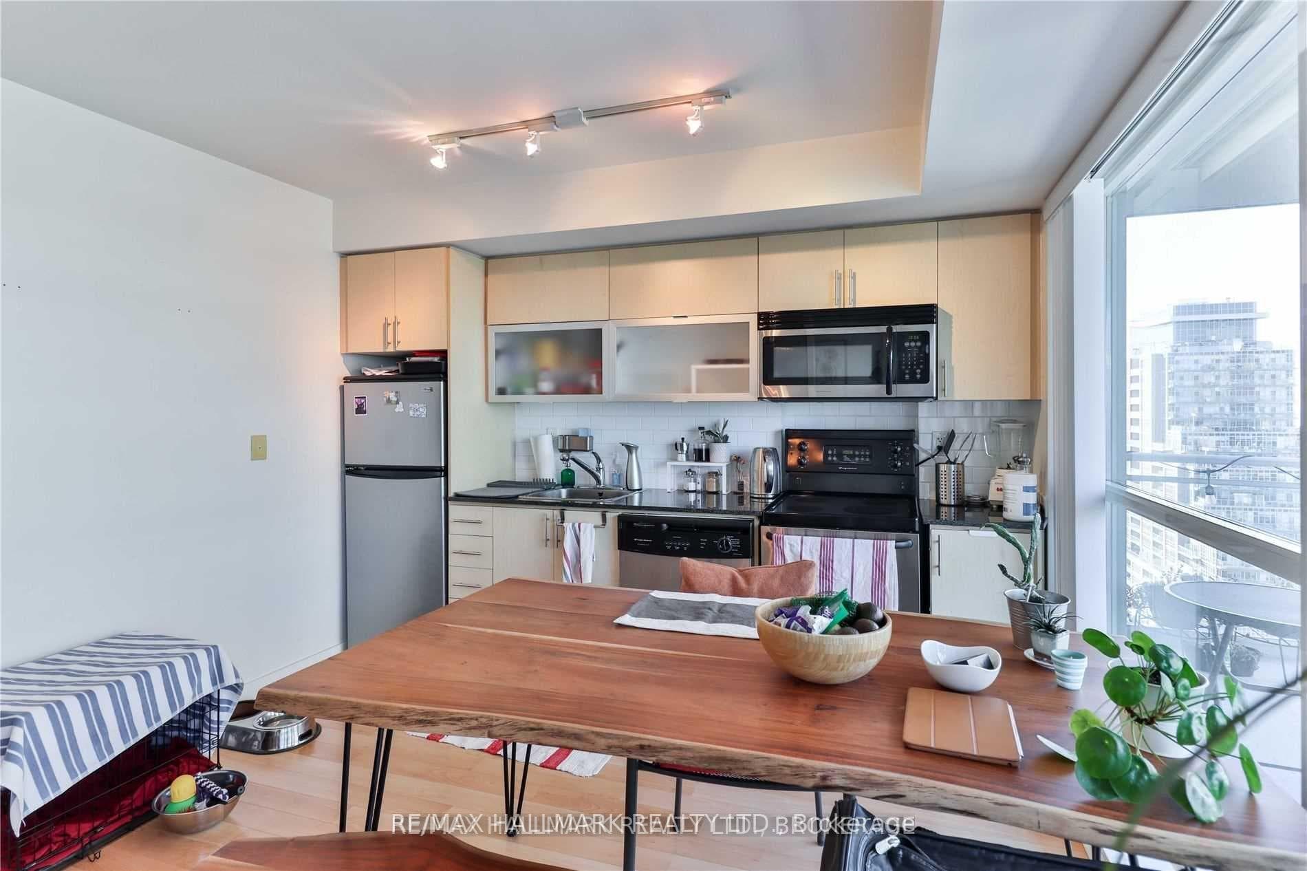 80 Western Battery Road Unit 2012 photo 7