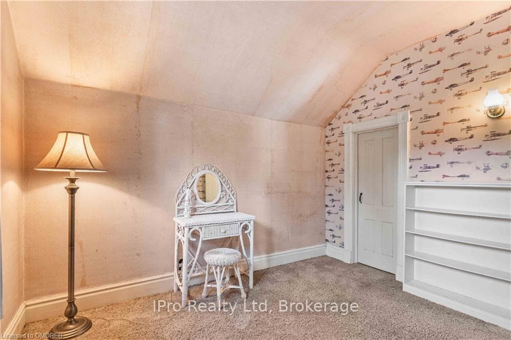 16 LEESON ST S Street photo 35