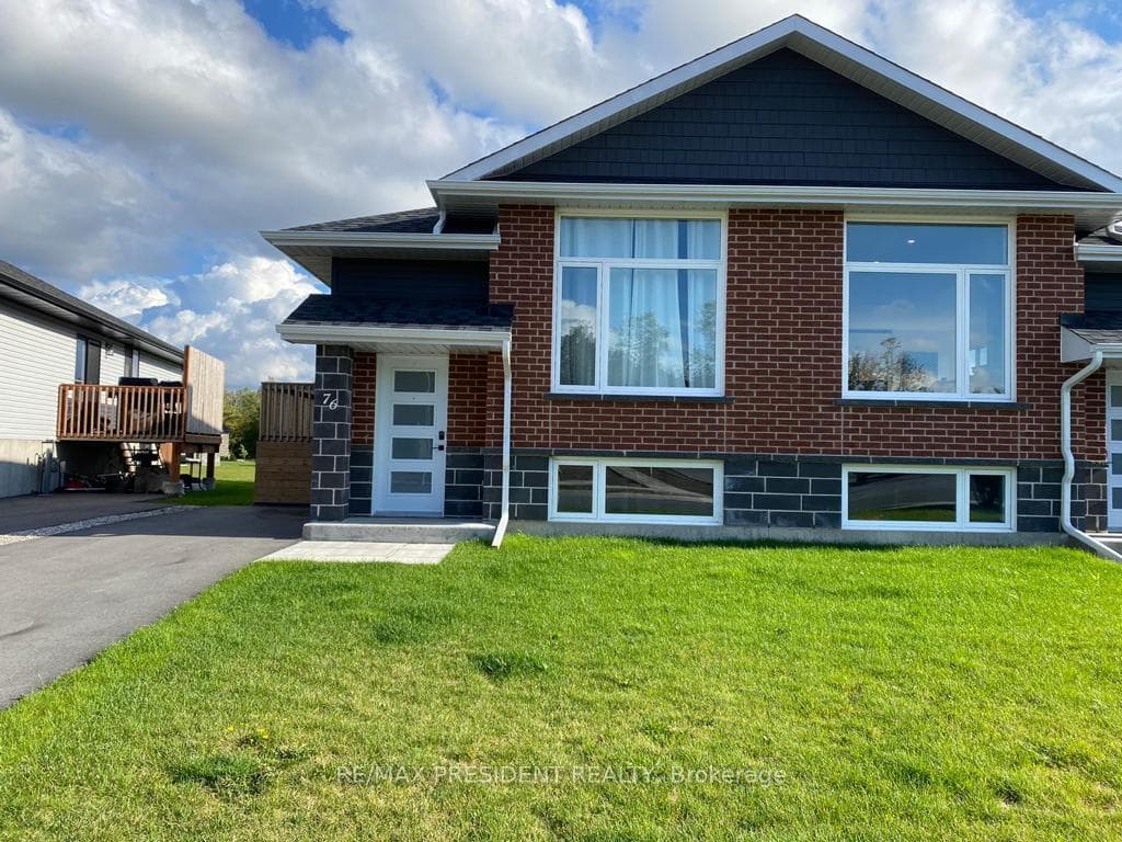 76 Cameron Crescent photo 4