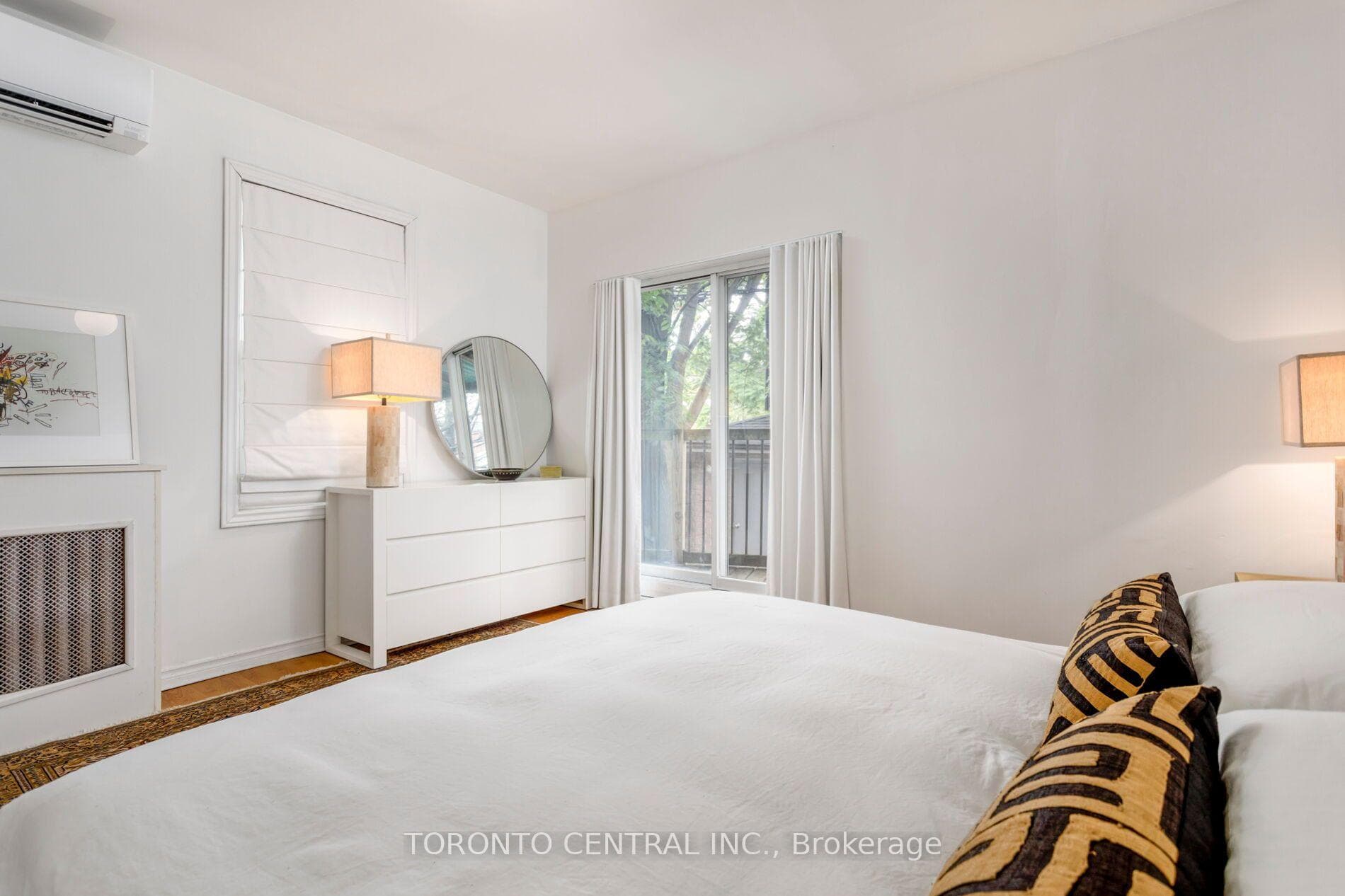 24 Manning Avenue photo 14
