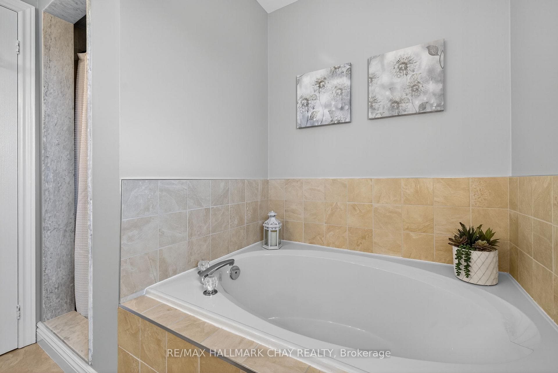 114 Sweetbriar Court photo 25