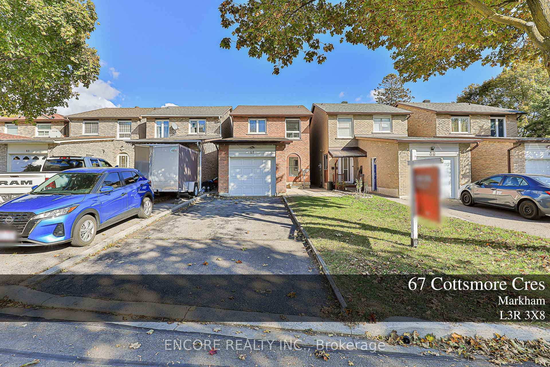 67 Cottsmore Crescent photo 1