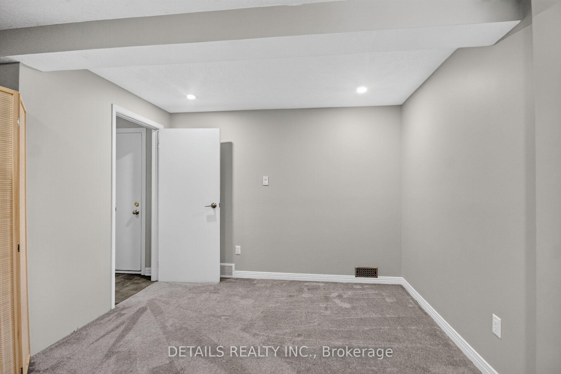 39 Sandhurst Court photo 46