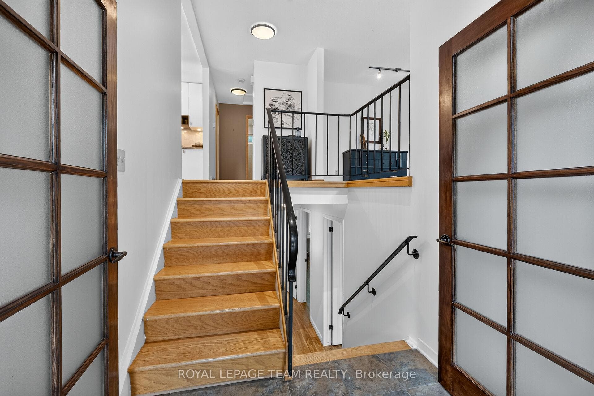 1282 Alloway Crescent photo 6