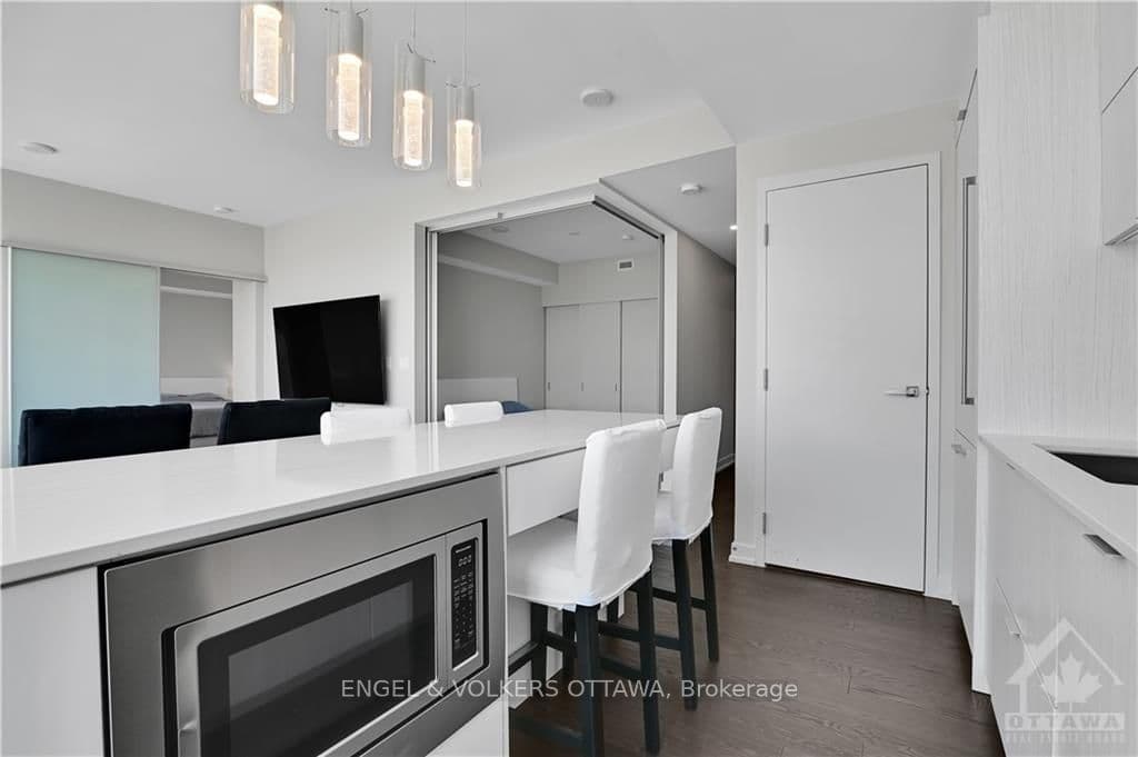 101 QUEEN Street Unit 807 photo 17