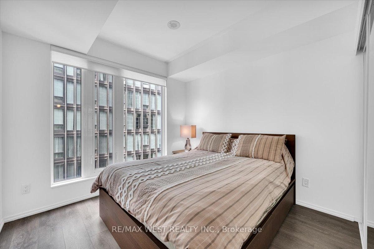 68 Shuter Street Unit 2307 photo 15