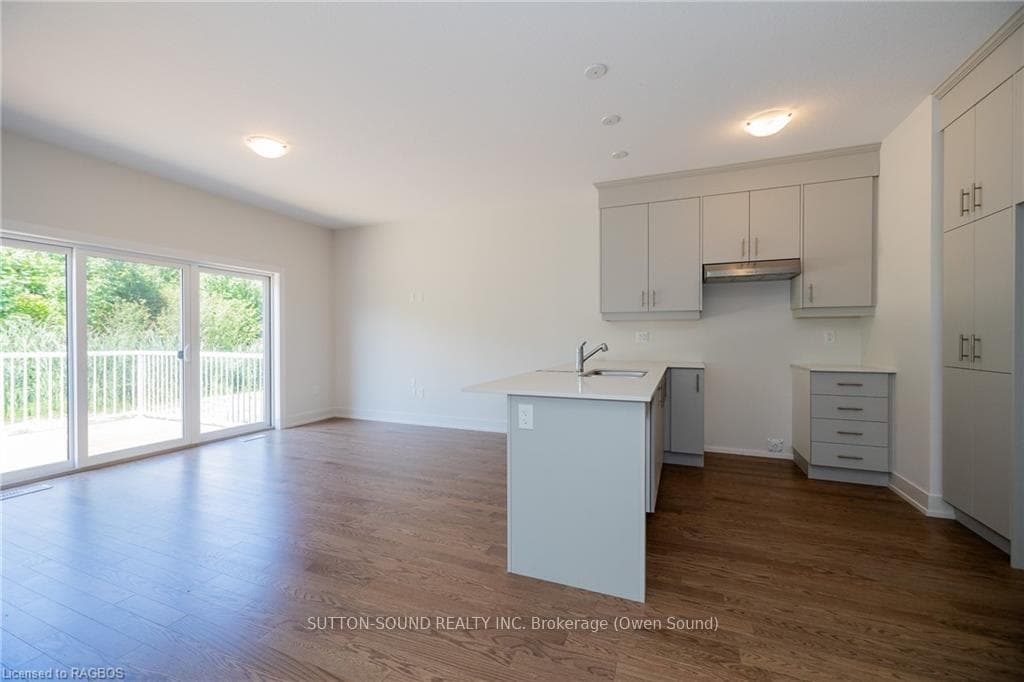 177 HAWTHORN Crescent photo 9