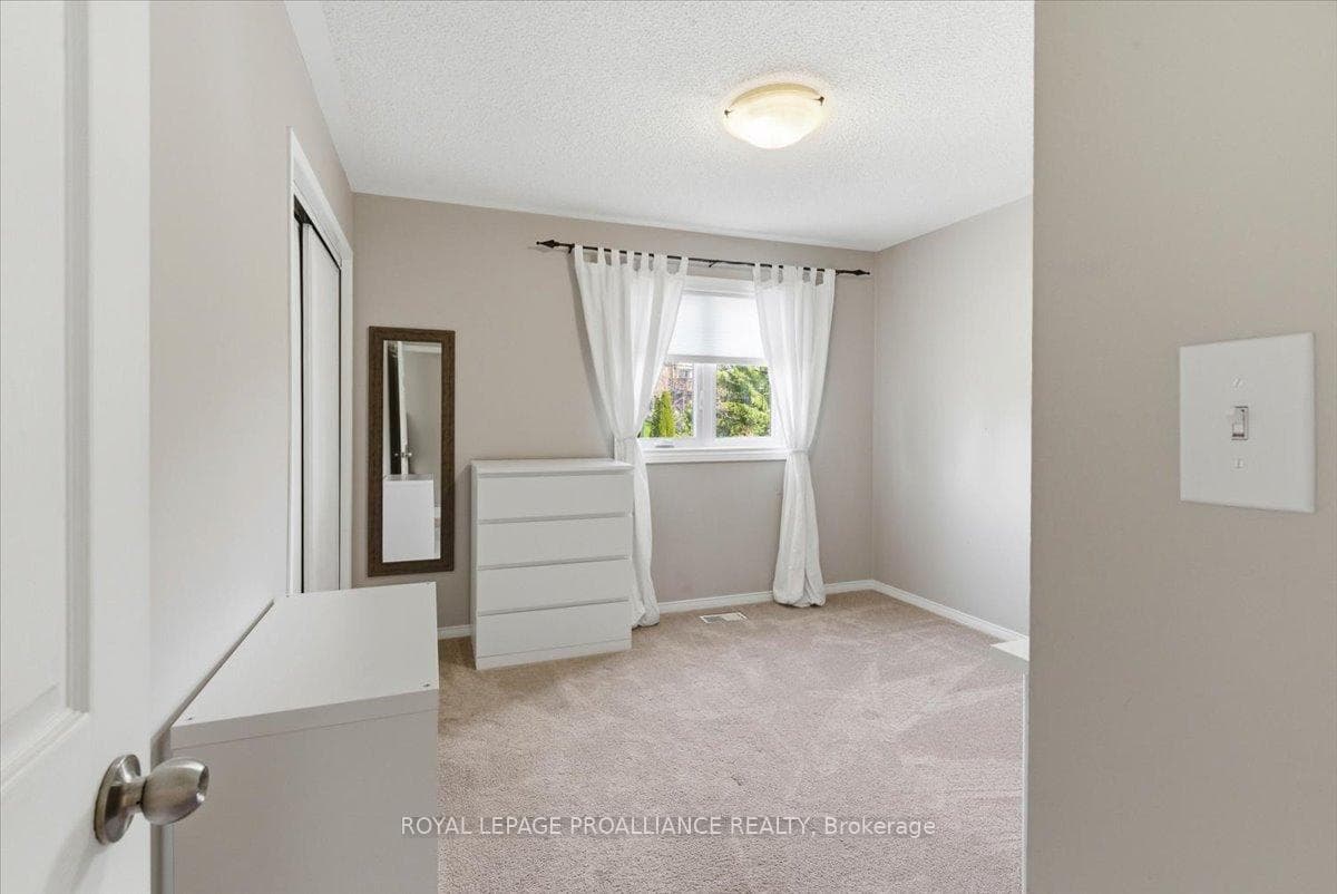 1342 Eagle Crescent photo 30