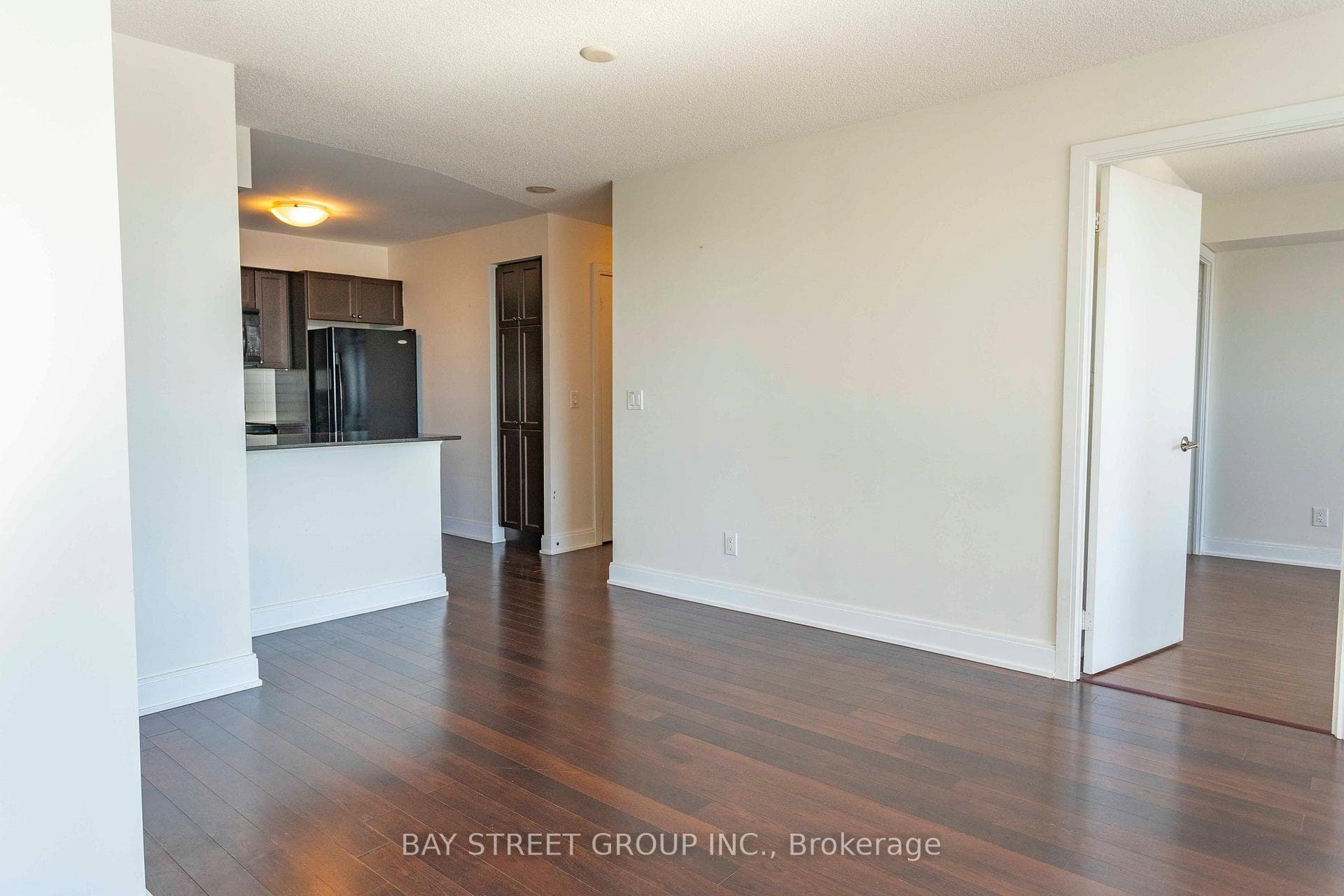 135 Village Green Square Unit 1818 photo 8