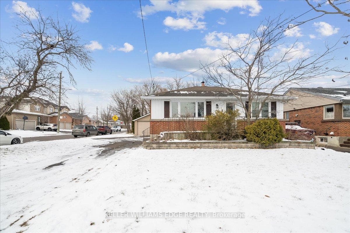 4 Fernwood Crescent photo 3