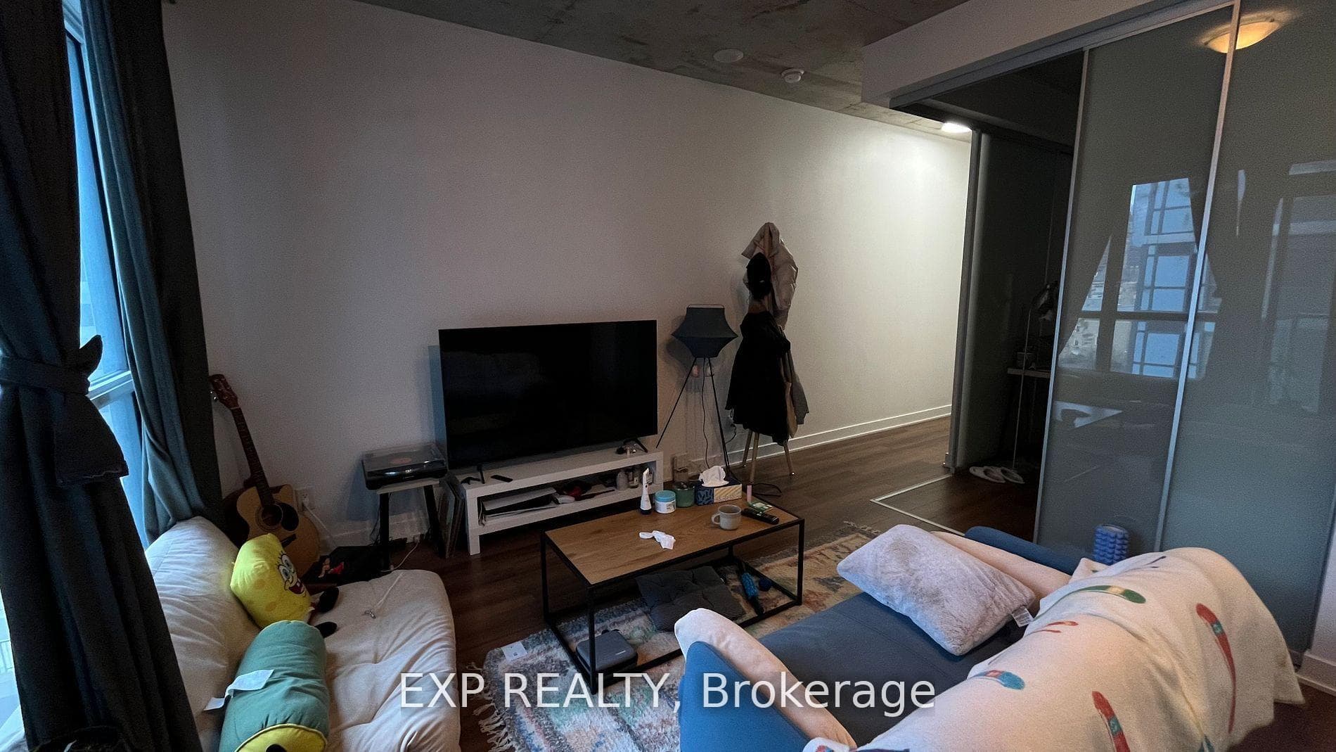 210 Simcoe Street Unit 902 photo 4