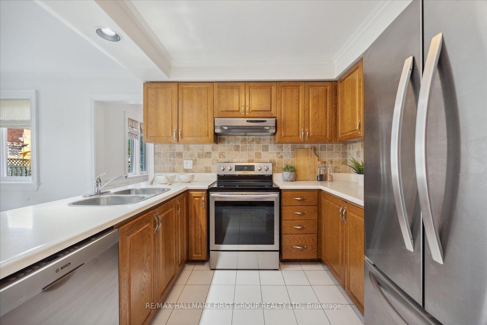 29 William Stephenson Drive photo 16