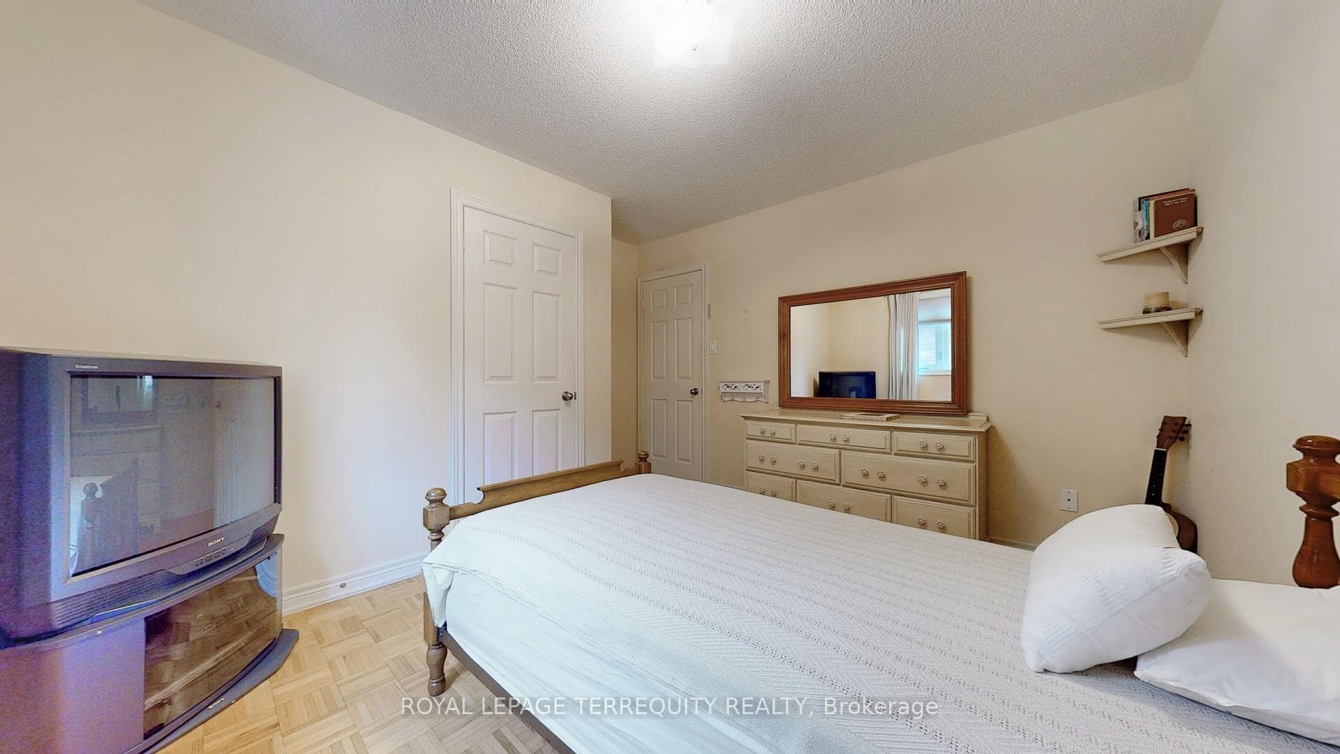 120 Guery Crescent photo 23