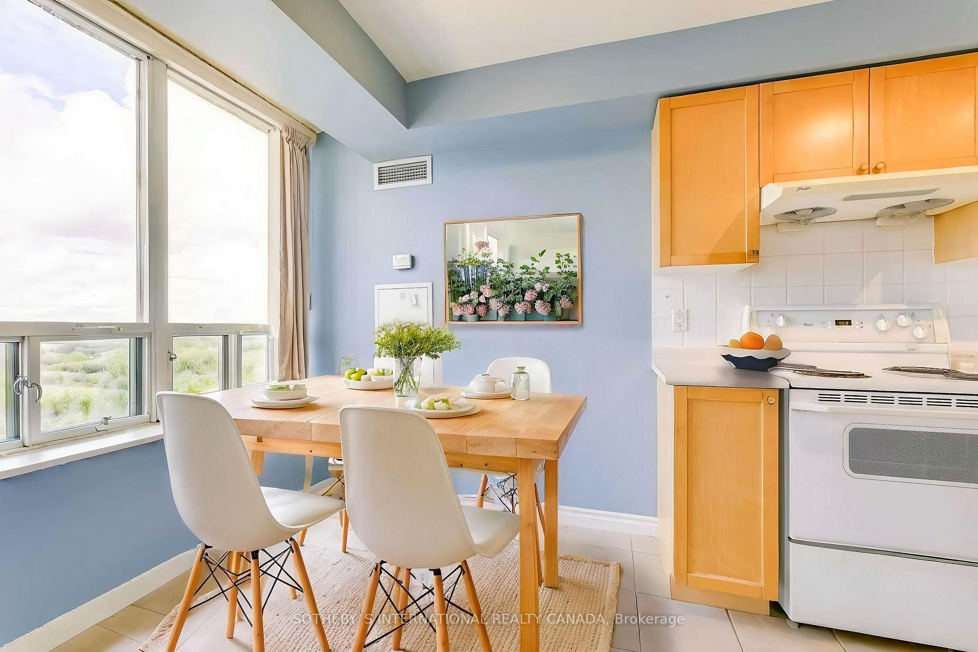 55 Strathaven Drive Unit 1611 photo 9