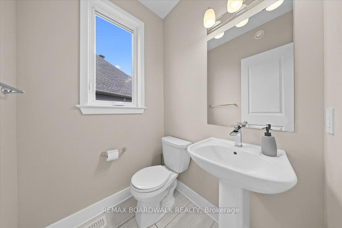 620 Barry Helman Drive photo 4