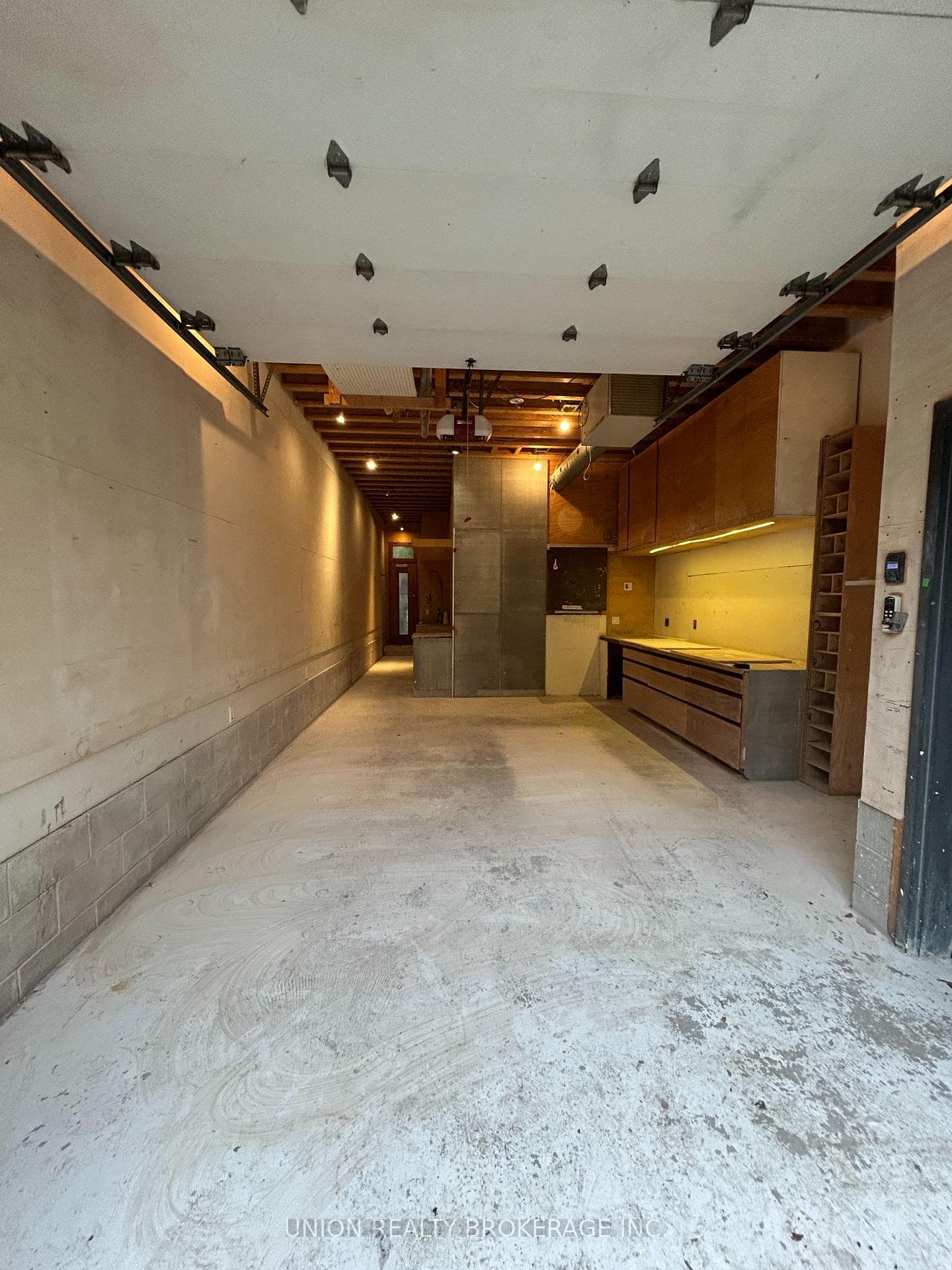 303 Coxwell Avenue photo 4