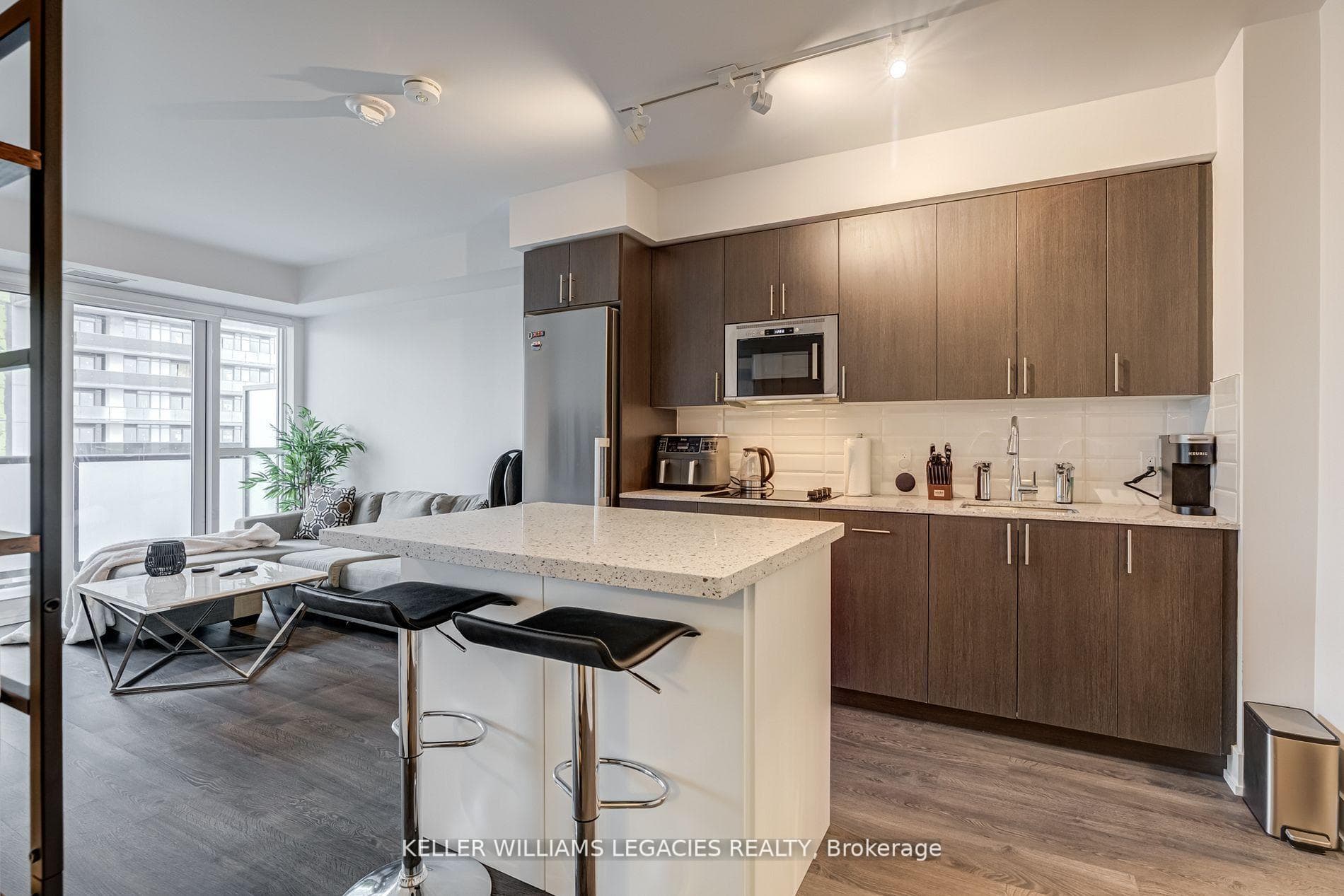 2550 Simcoe Street Unit 1612 photo 1