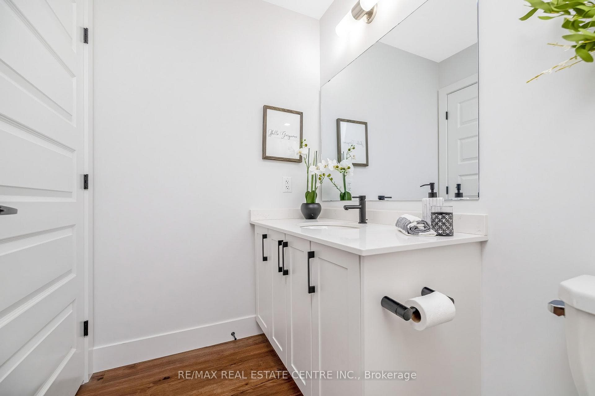 4pc bathroom with Moen faucet