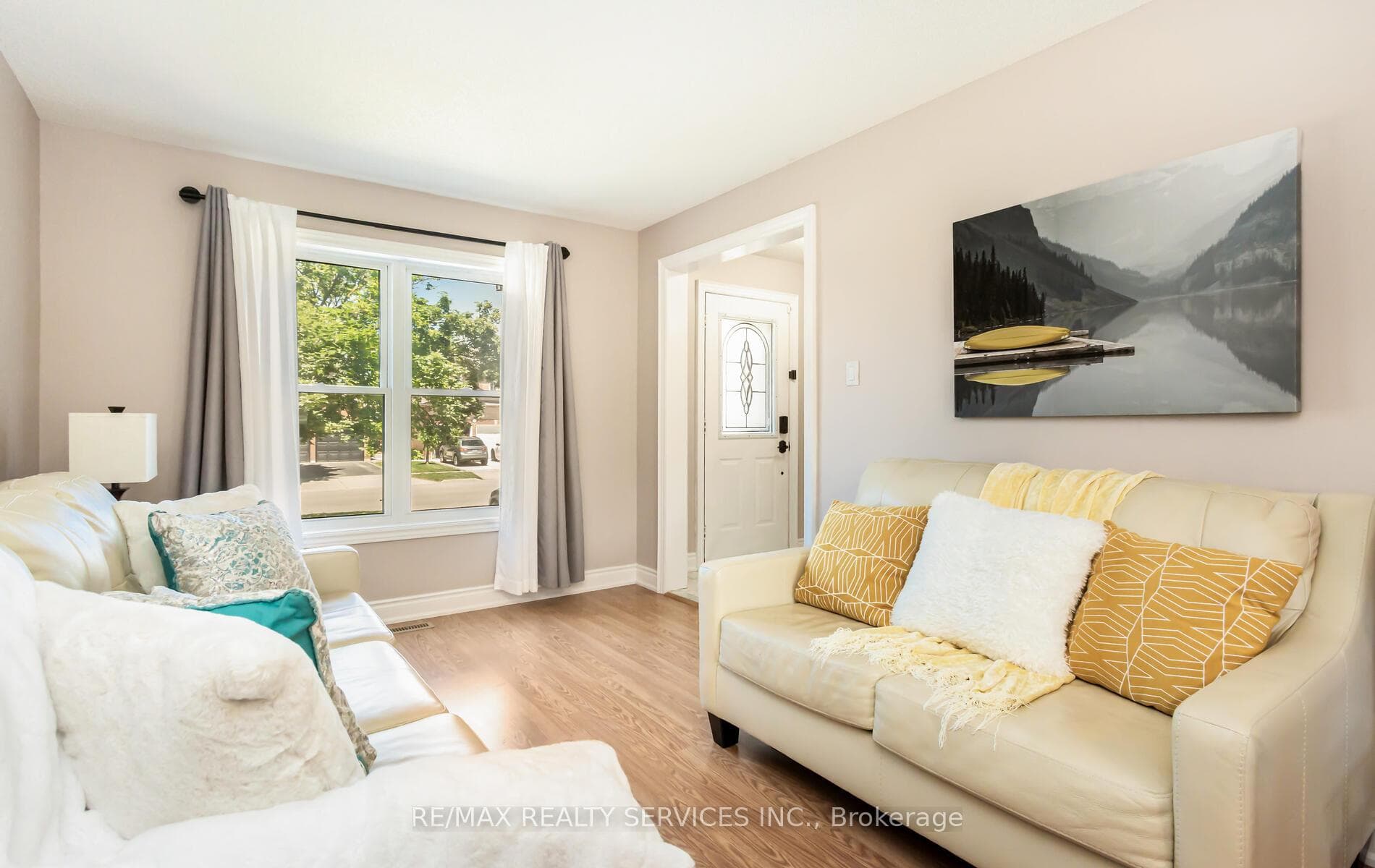 470 Burnett Avenue photo 5