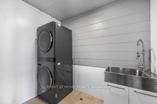 53 DECAROLIS Crescent photo 11