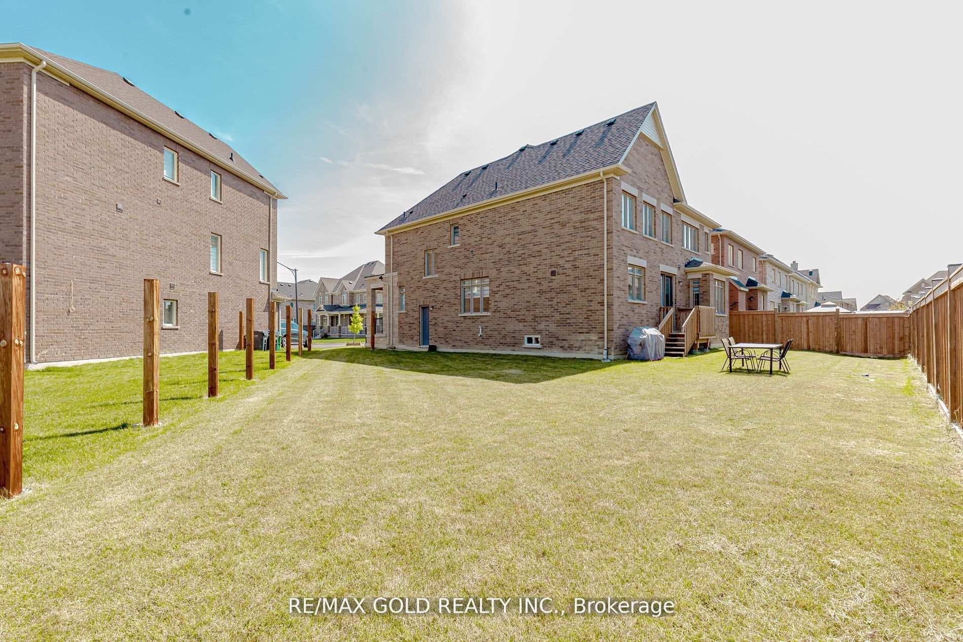 60 Stillwell Crescent photo 35