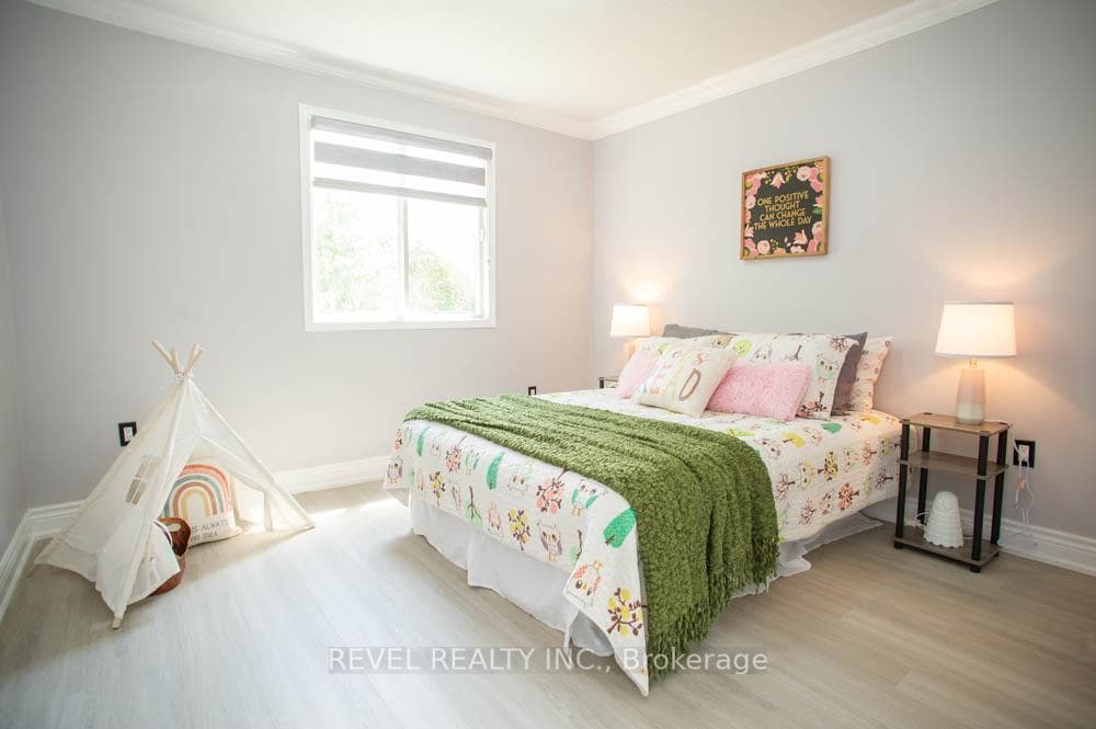 61 Leslie Avenue photo 19