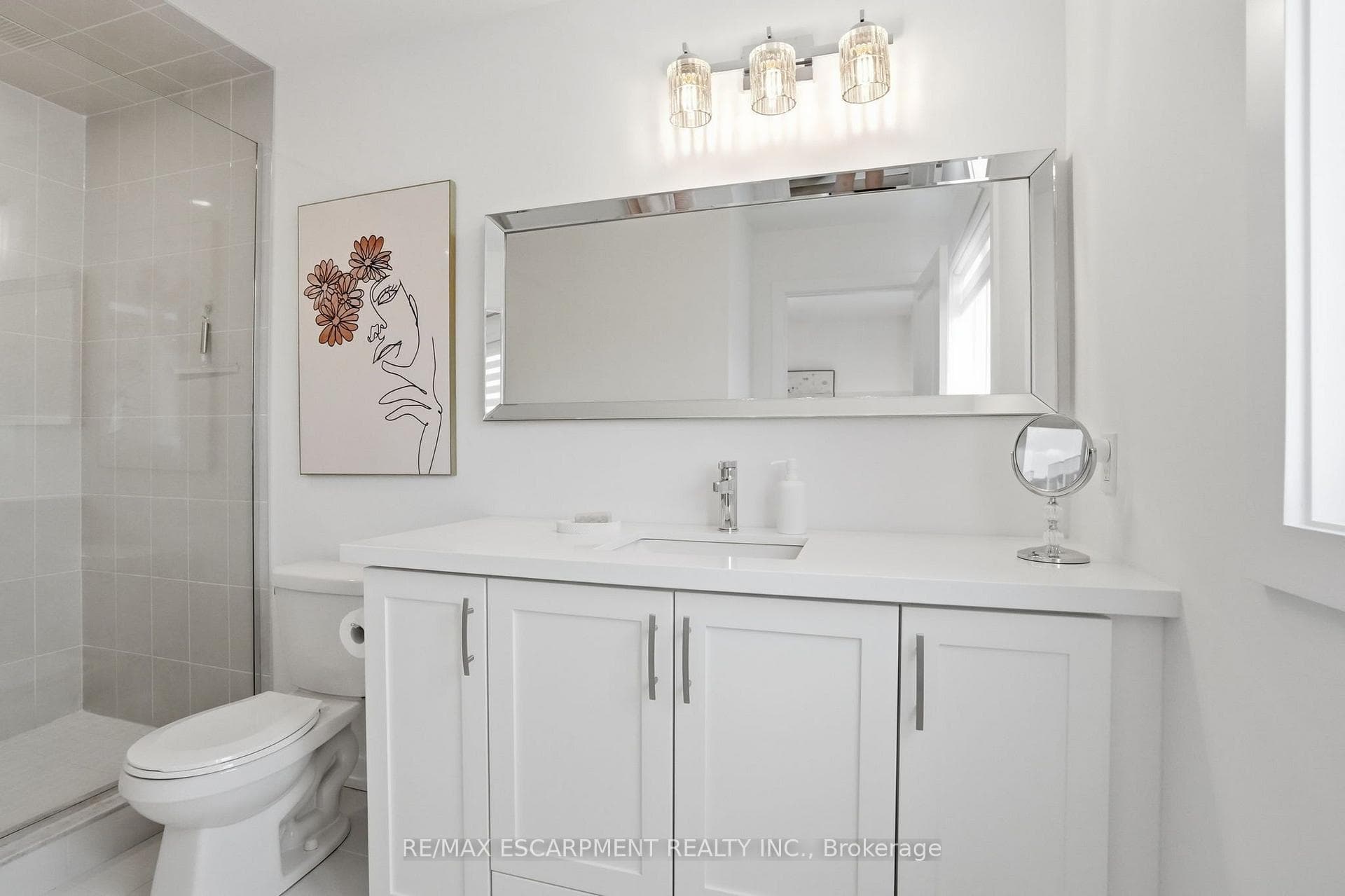 245 Burke Street photo 18
