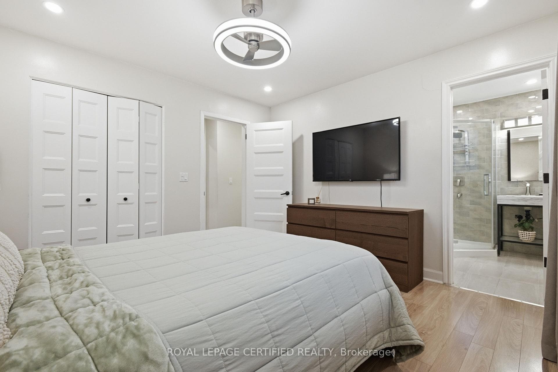 2435 Mckay Avenue photo 20