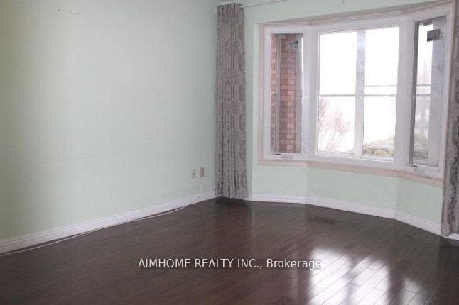 137 Irenemount Crescent Unit Upper photo 4