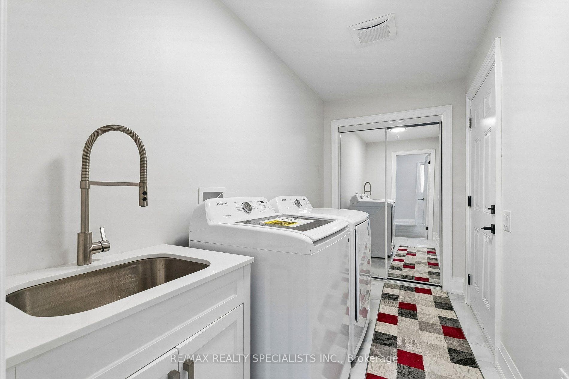 44 Albert Street photo 16