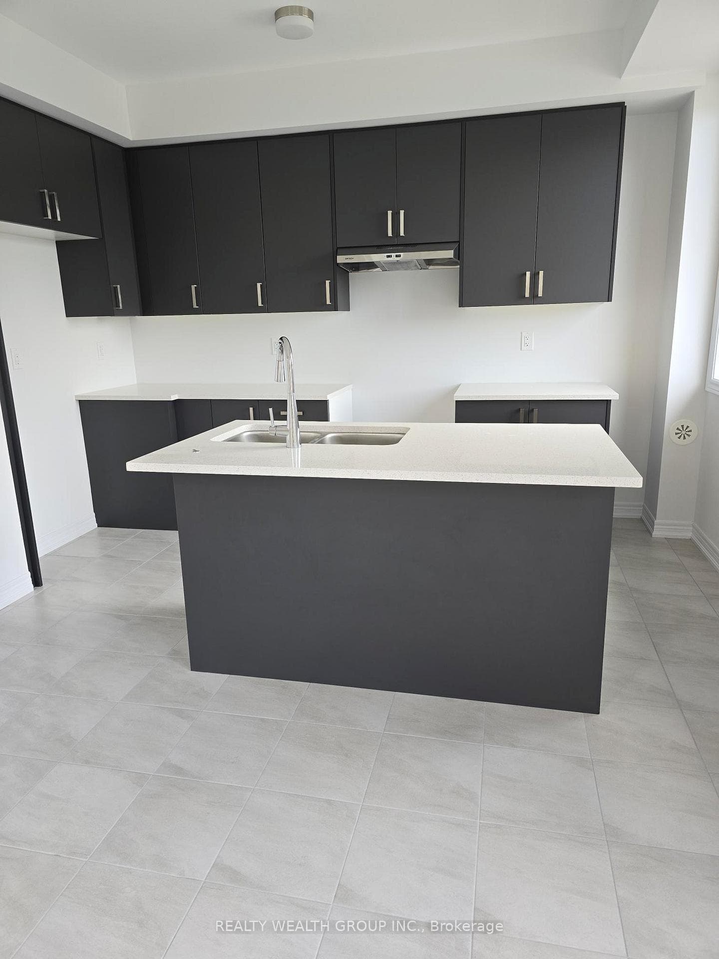 87 Sorbara Way photo 8