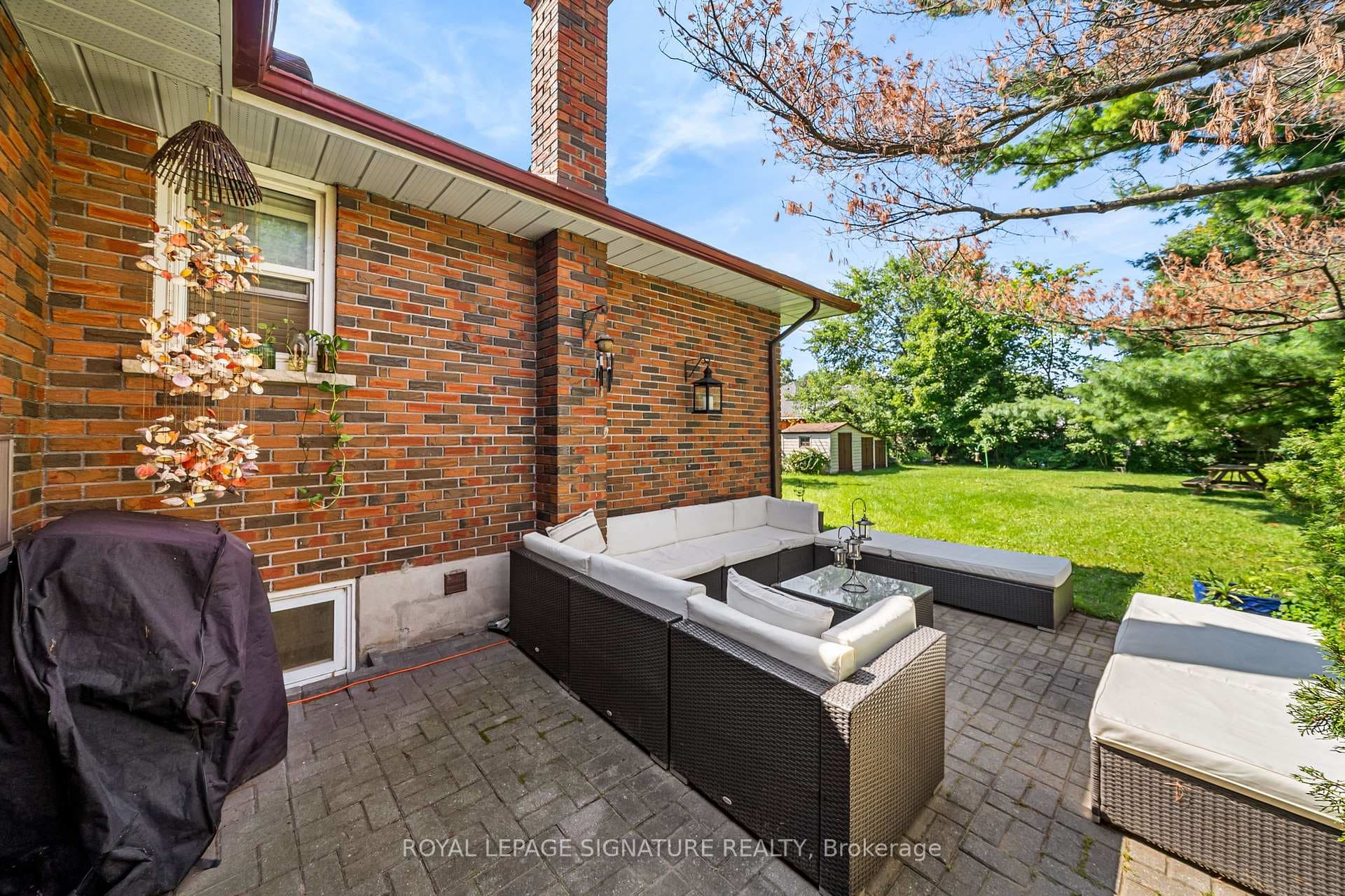 2166 Victoria Street photo 36