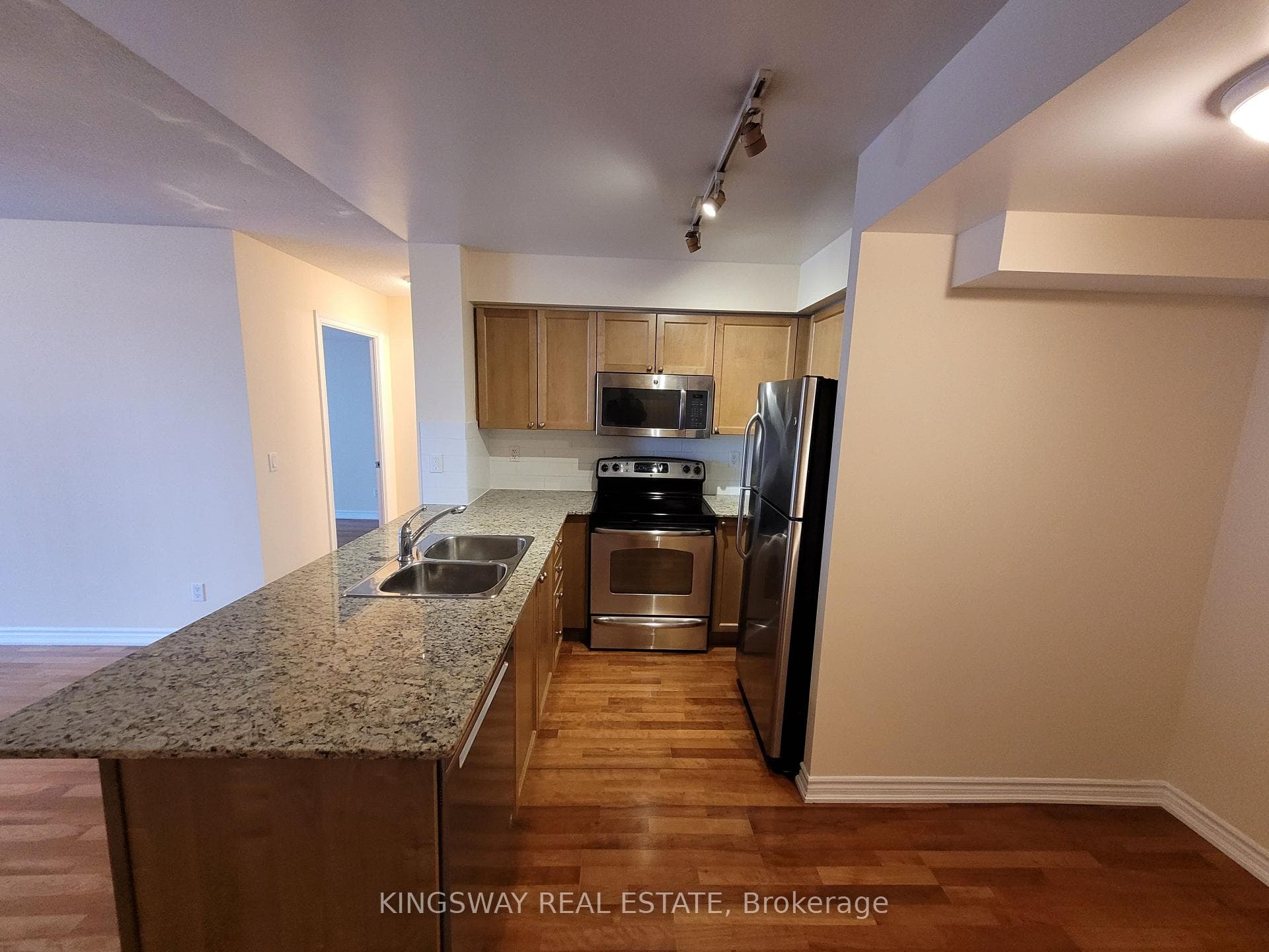 761 Bay Street Unit 2913 photo 3
