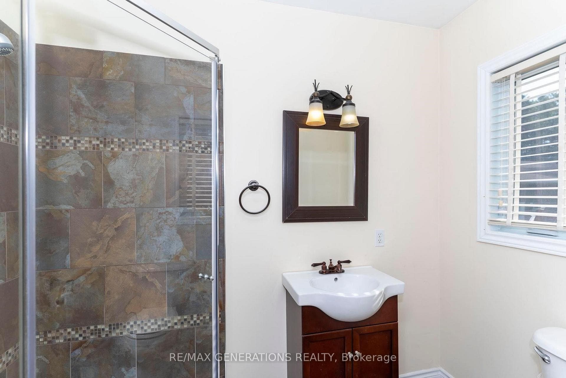 2050 Almira Avenue photo 18
