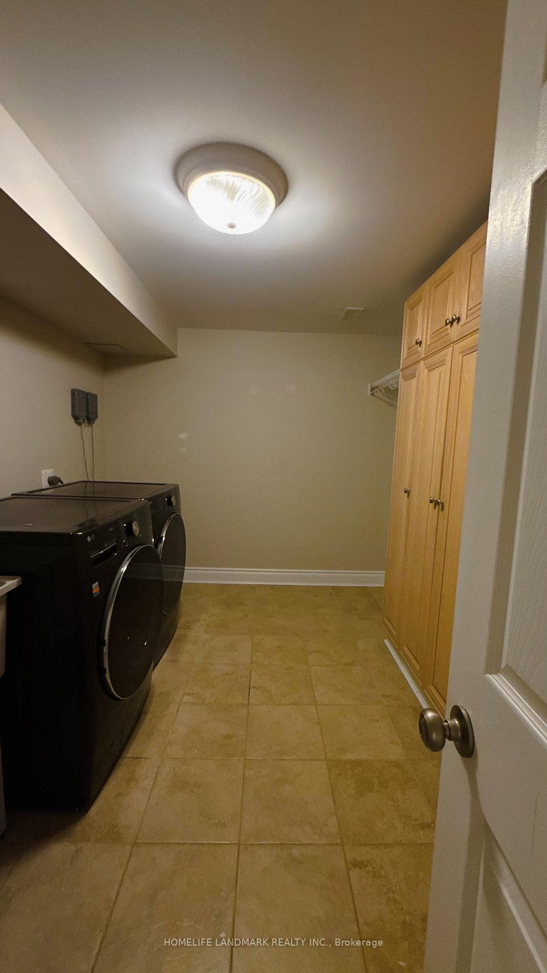 2062 GLENFOREST Crescent photo 15