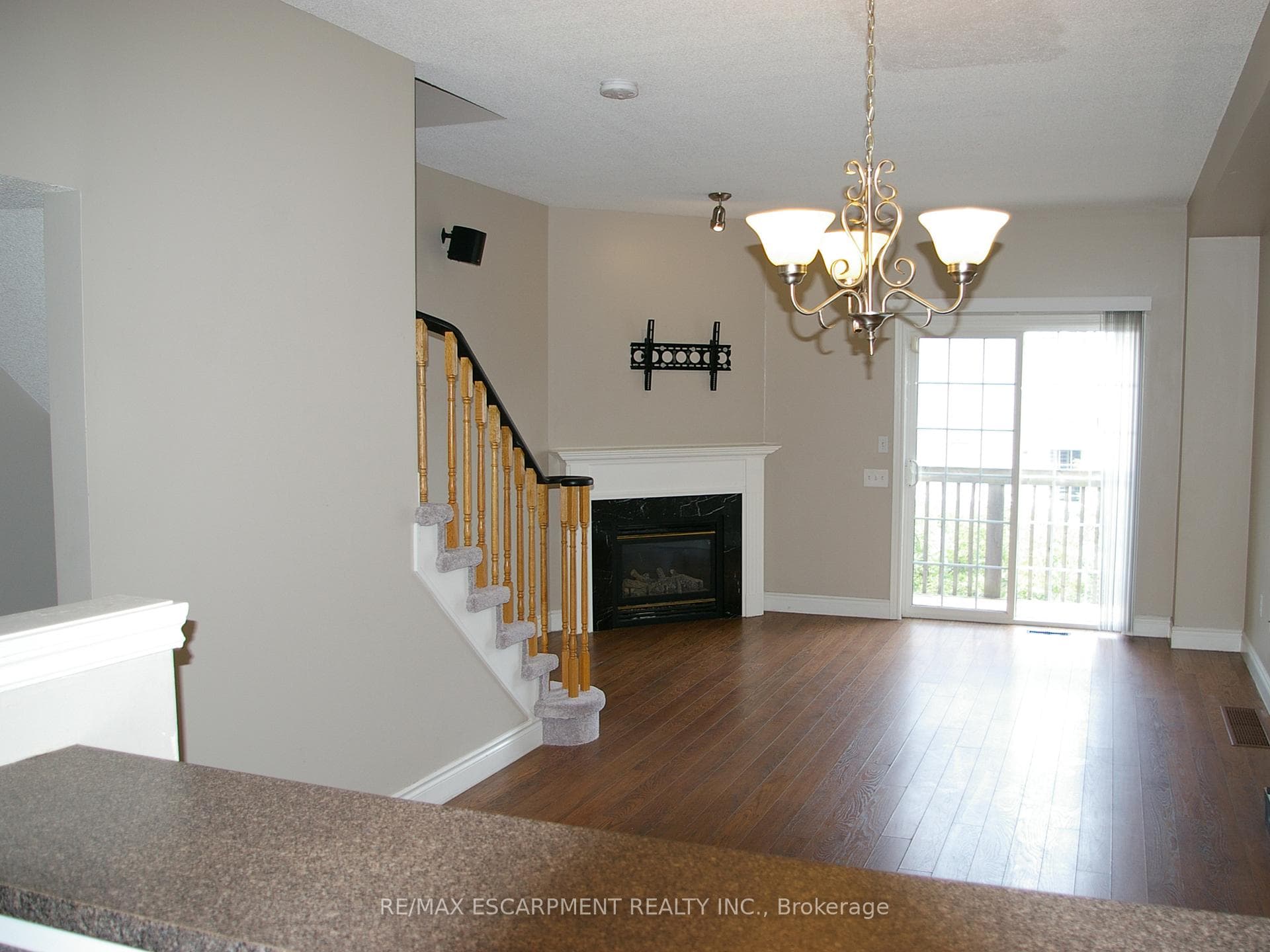 5080 Fairview Street Unit 6 photo 3