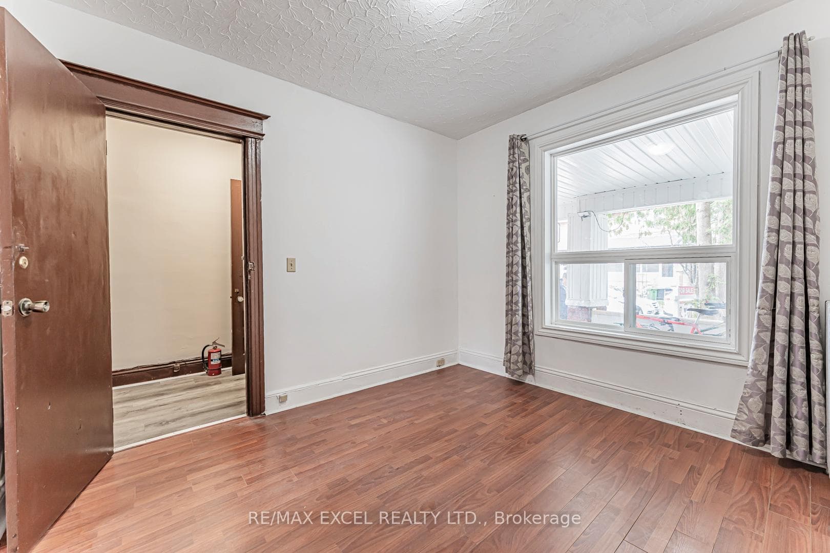 576 Gladstone Avenue photo 16