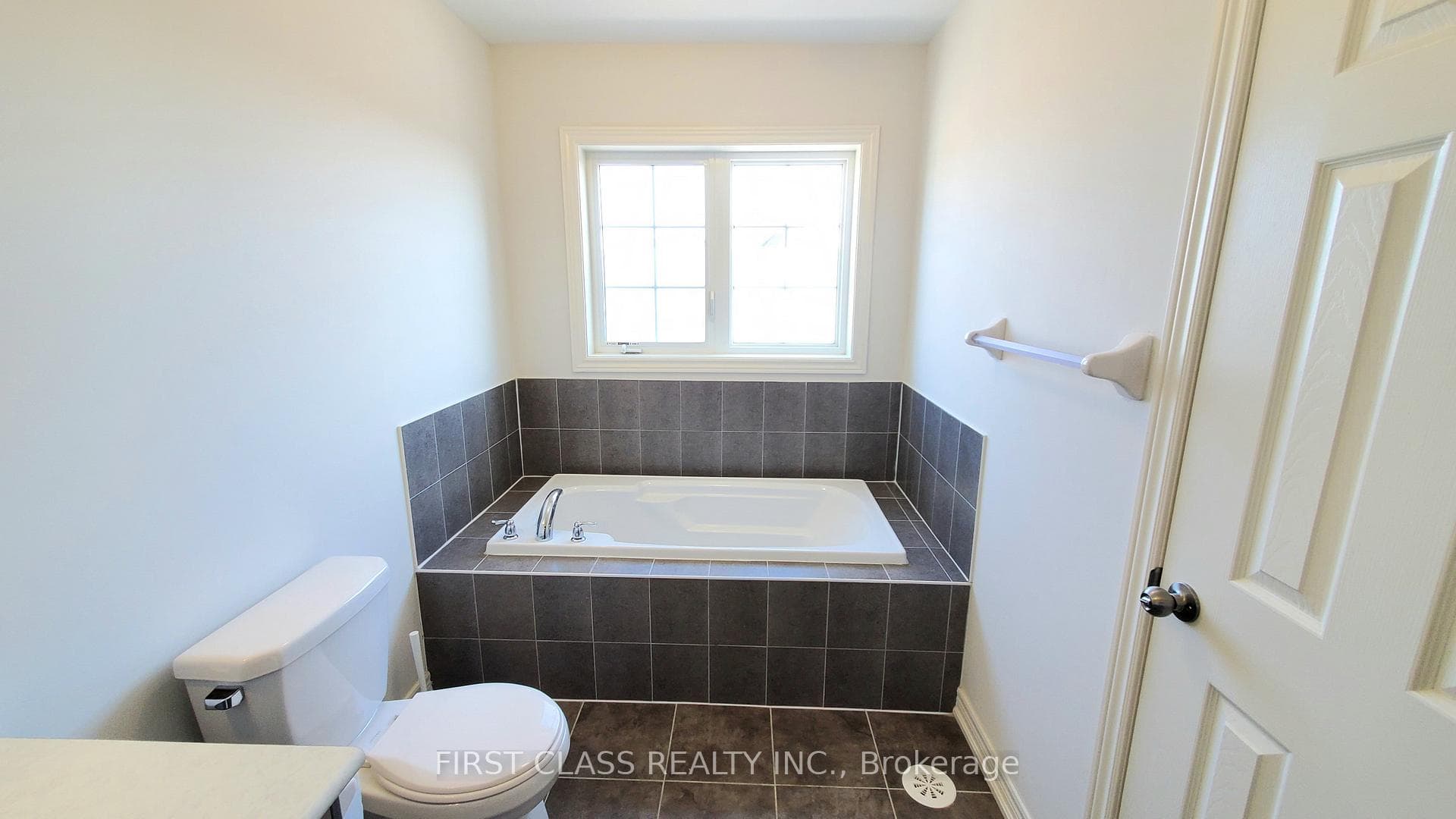 40 Roy Grove Way photo 15