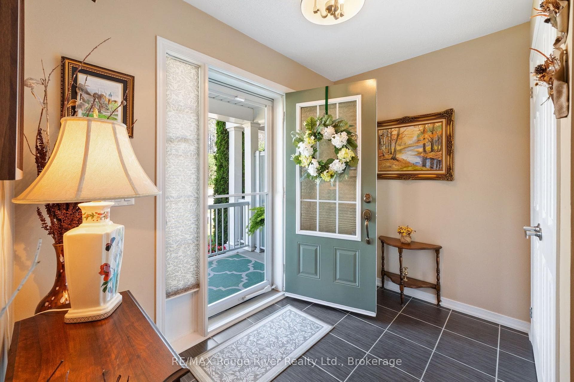 881 Kerr Street photo 4
