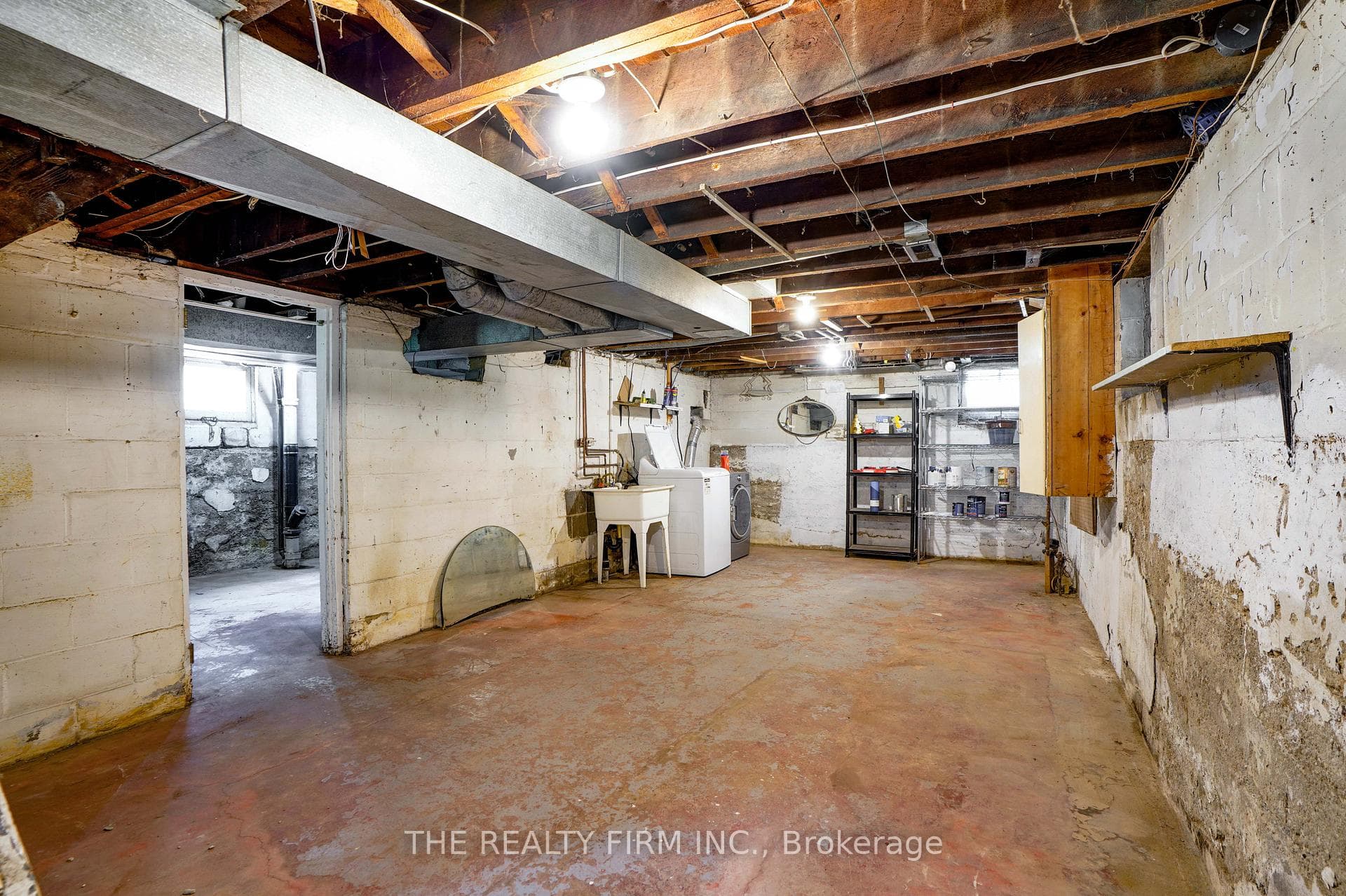 925 Maitland Street photo 22
