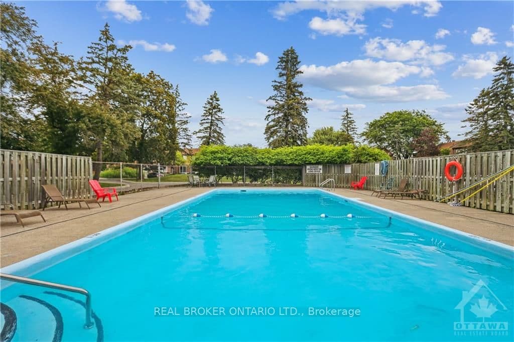 165 HUNTRIDGE photo 25