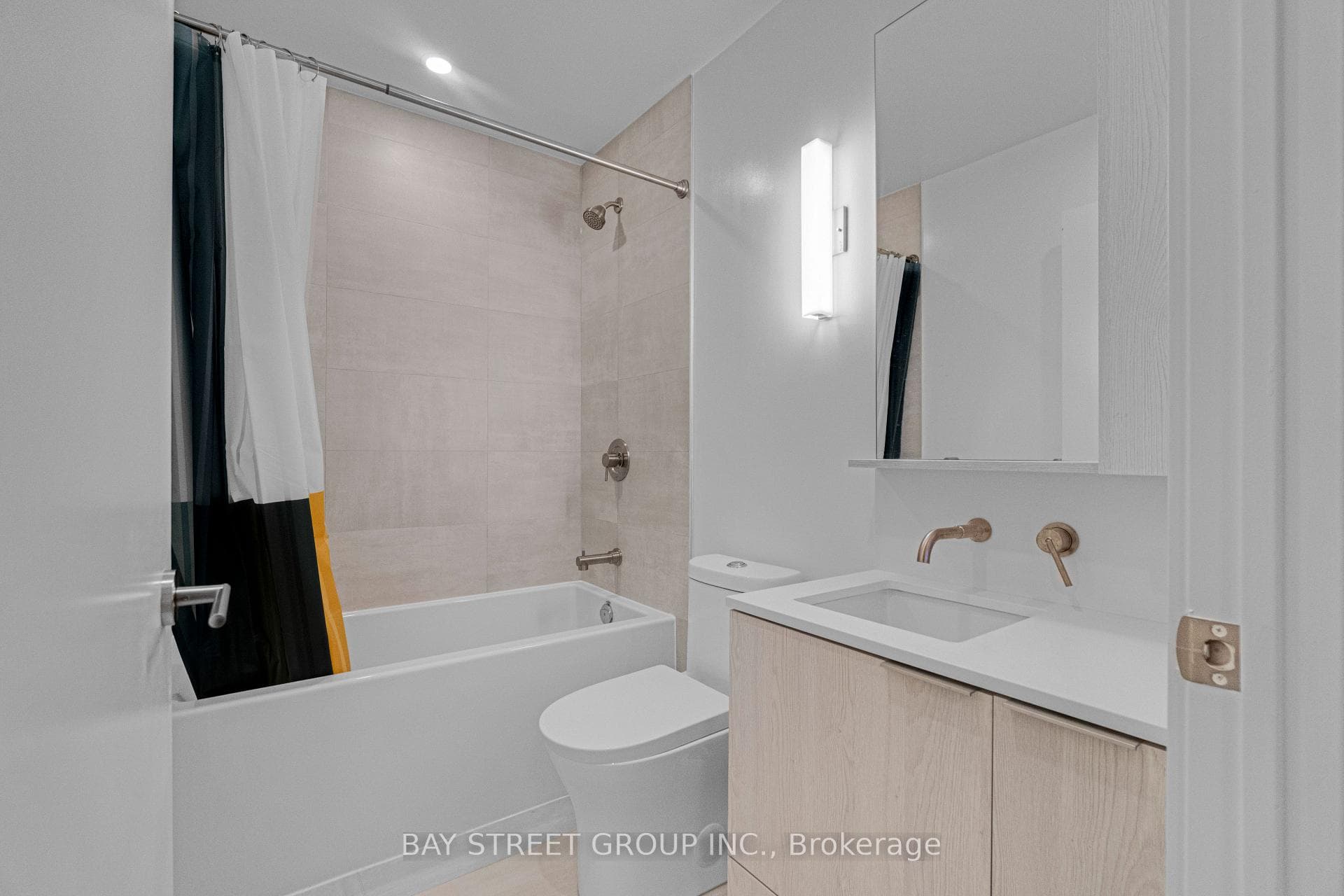 110 Broadway Avenue Unit 1813S photo 17
