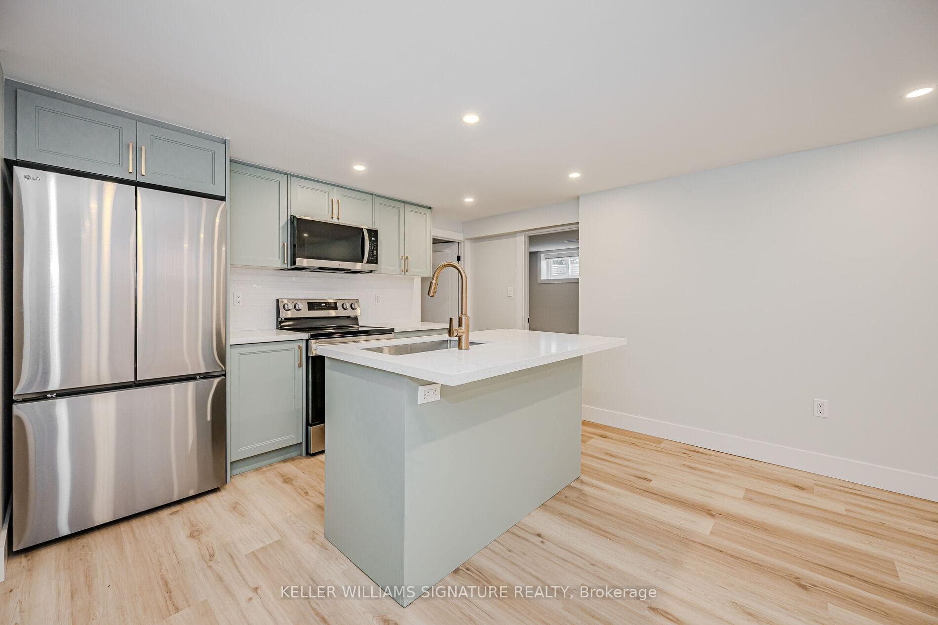 38 Endfield Avenue Unit Lower photo 5