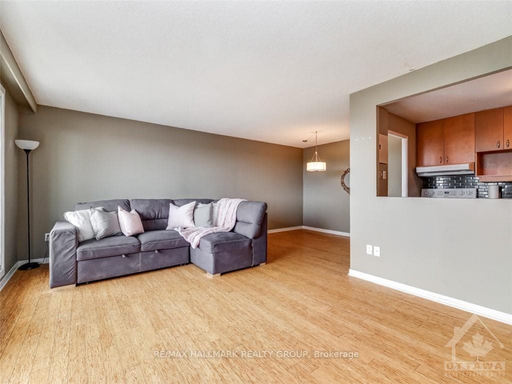 1025 RICHMOND Road Unit 907 photo 9