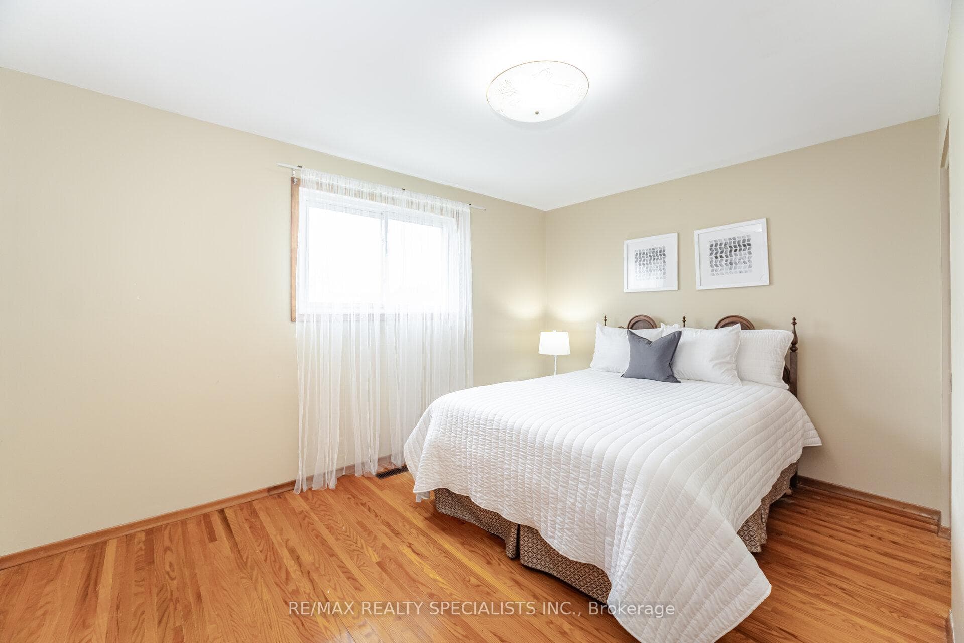 523 Silver Creek Boulevard photo 12