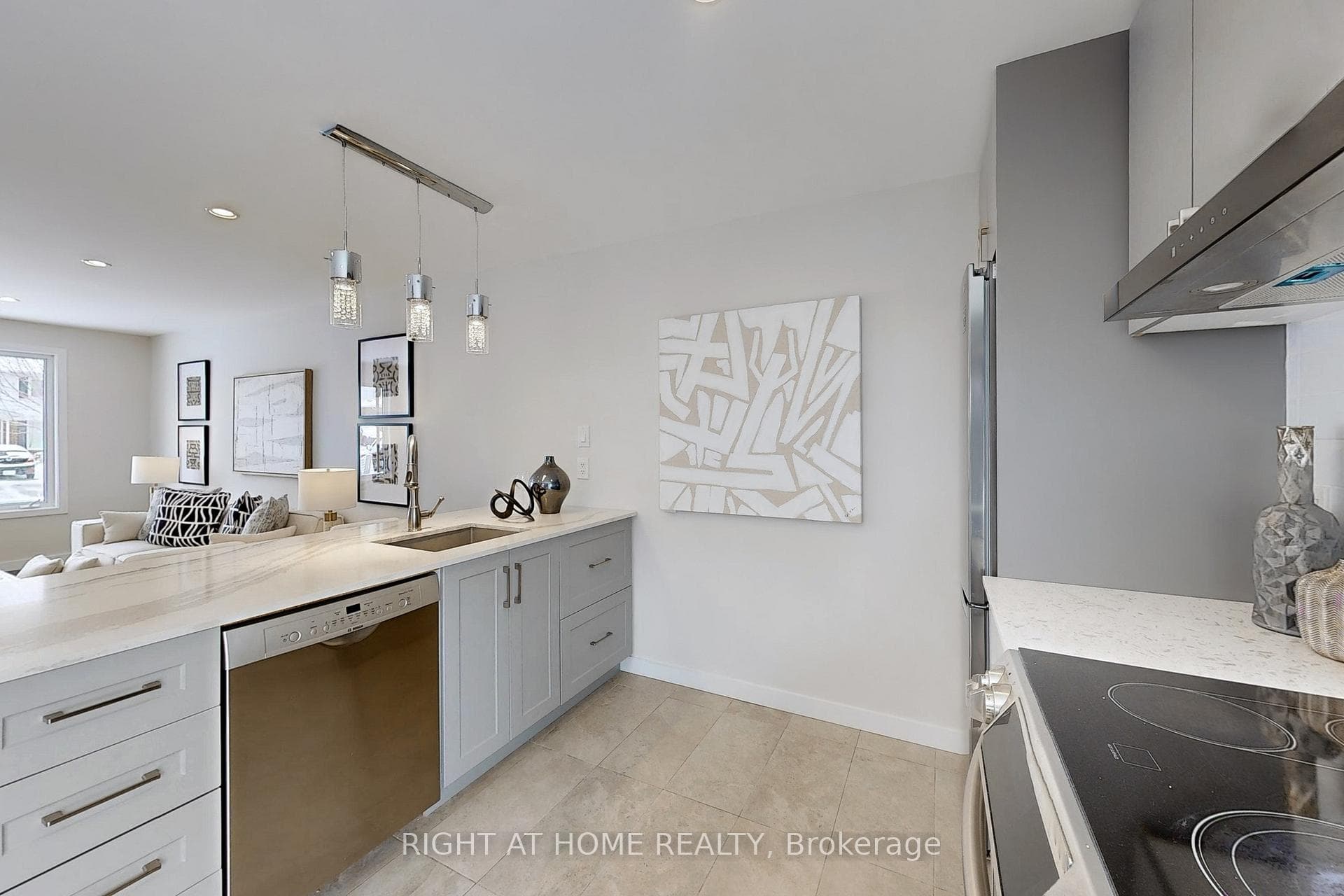 216 Talbot Crescent photo 12