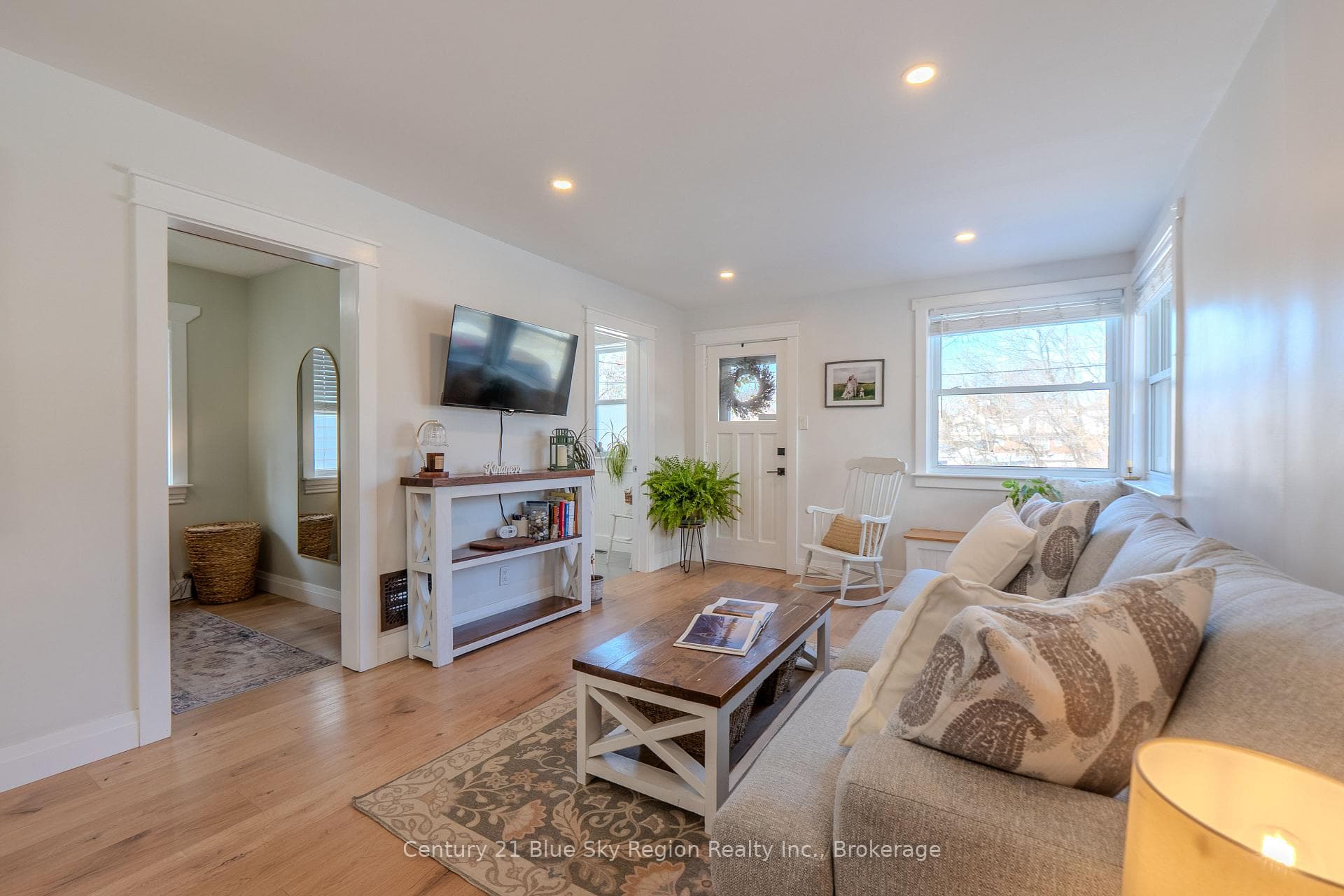 883 Hammond Street photo 17